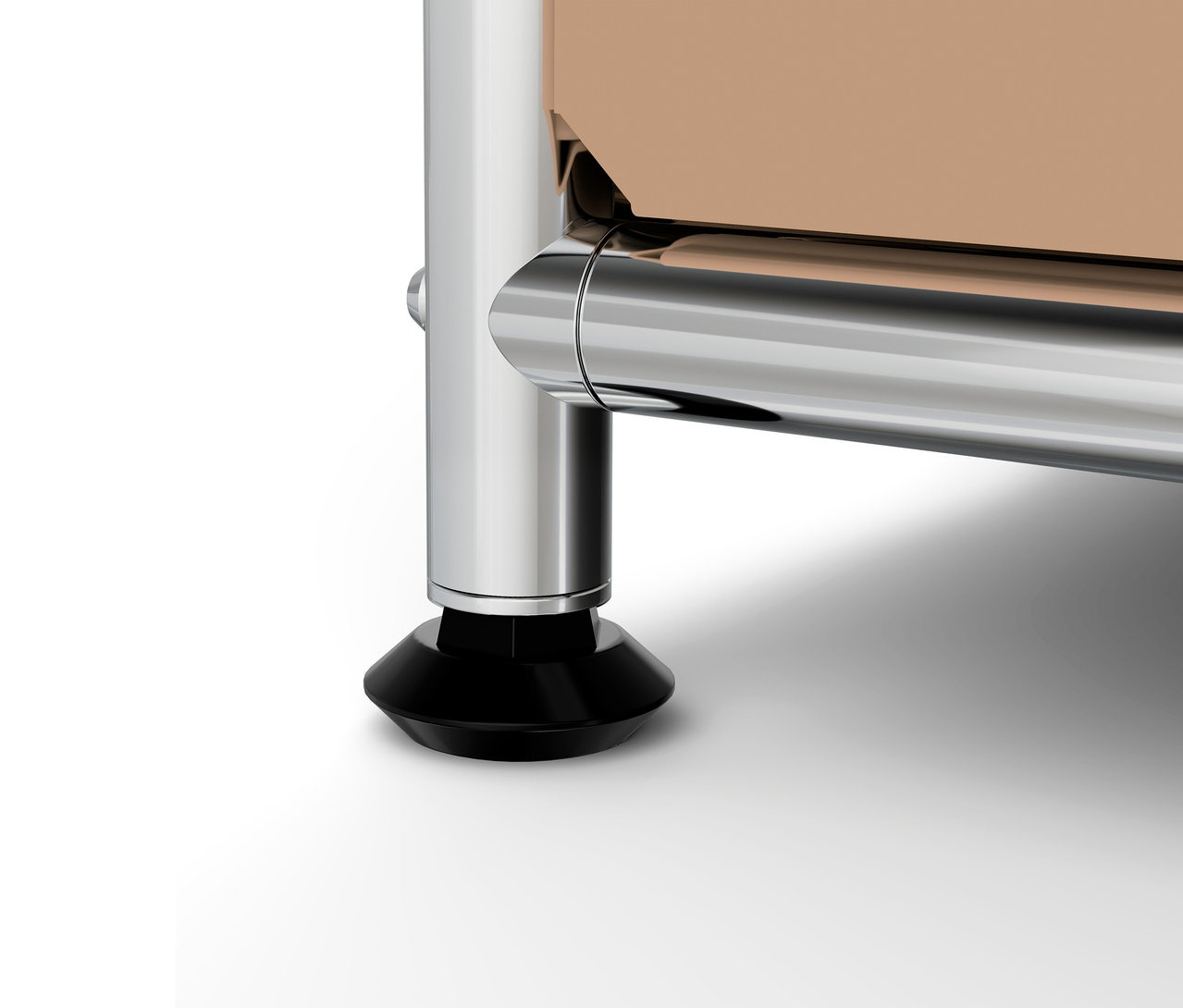 Detail nohy a rámu nábytku.