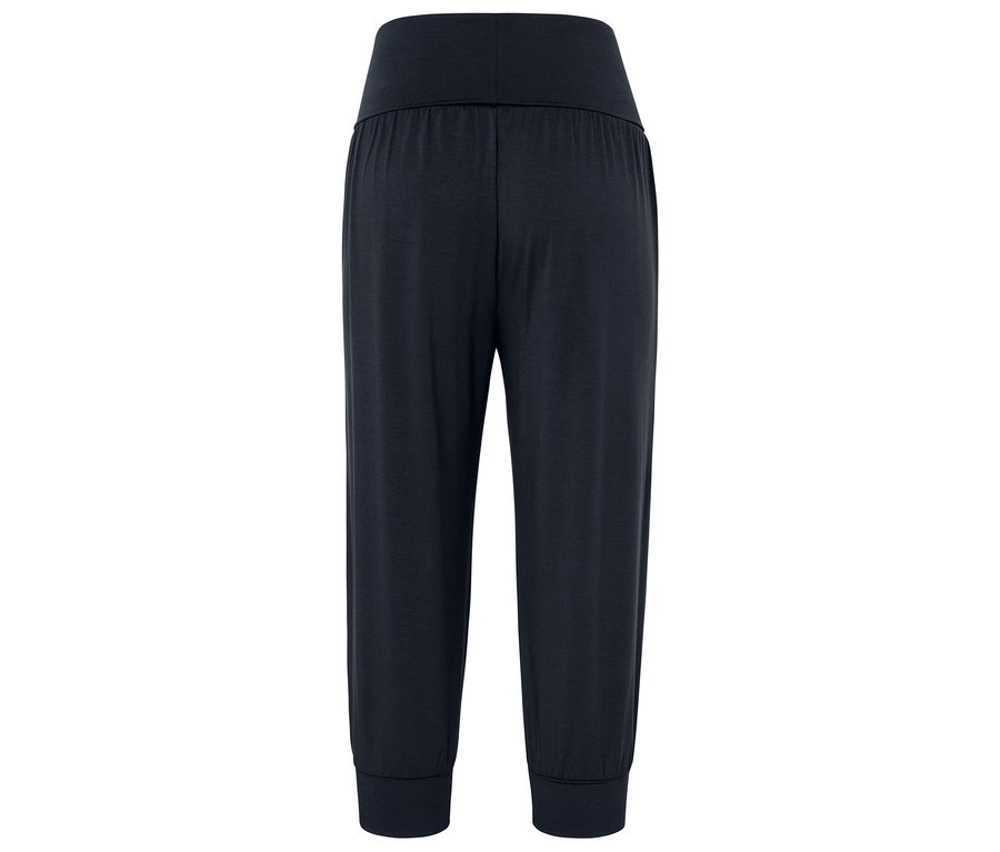 Tmavomodré háremové nohavice s vysokým pásom.