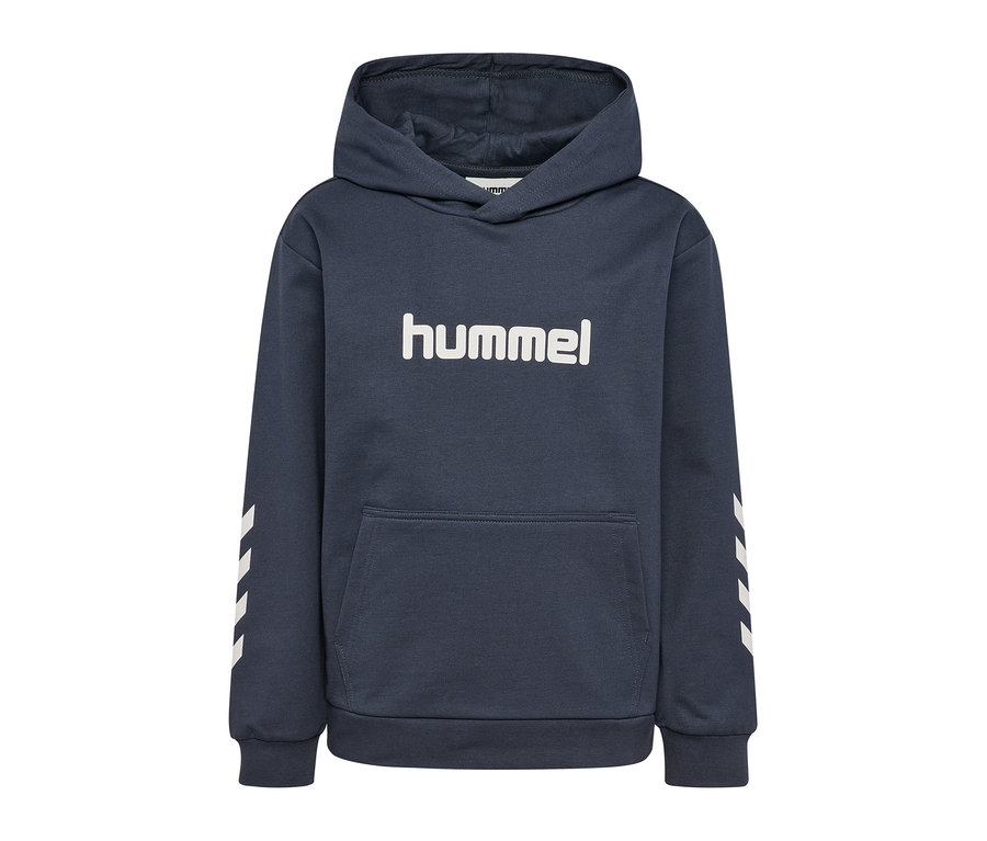 Tmavomodrá mikina s kapucňou hummel® HMLJR Logo Hoodie s bielym logom hummel na hrudi, klokaním vreckom a bielymi pruhmi na oboch rukávoch.