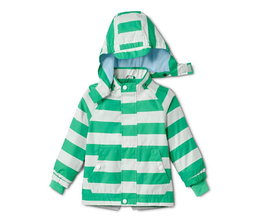 Zelenobiely pruhovaná bunda do dažďa z recyklovaného materiálu s kapucňou.