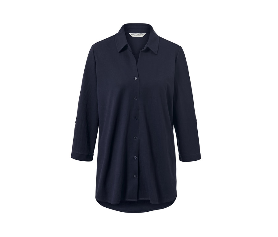 Tmavomodrá džersejová piké blúzka s gombíkmi a trojštvrťovými rukávmi.