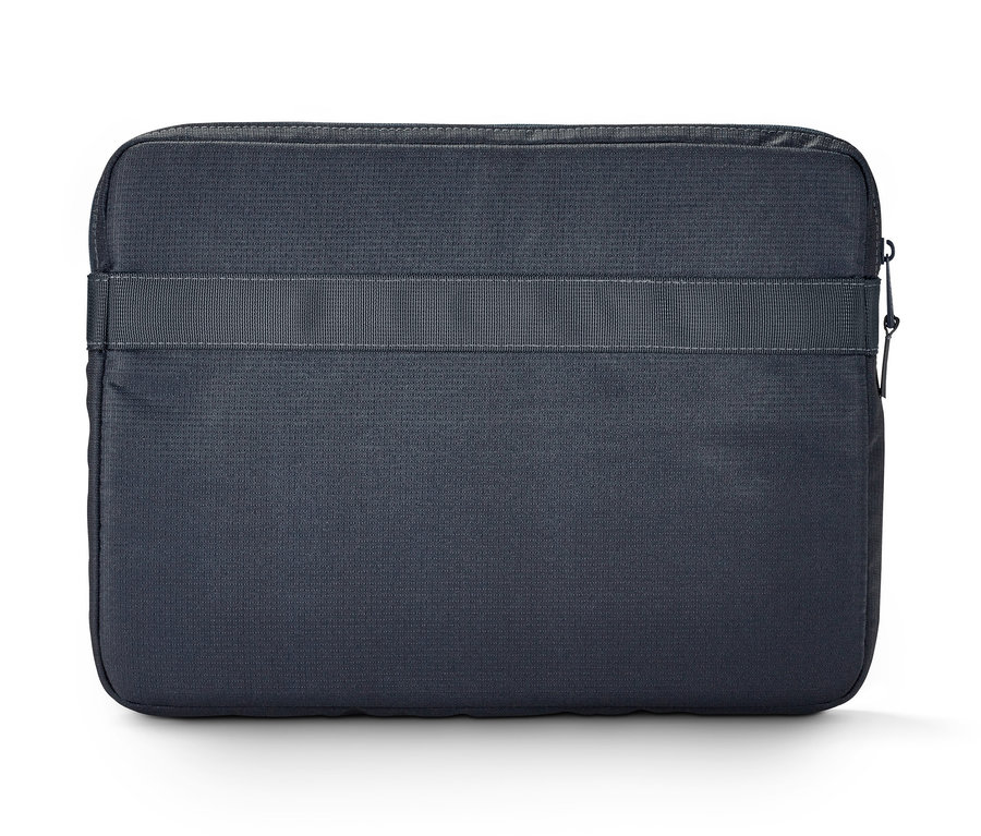 Tmavomodrá taška na notebook.