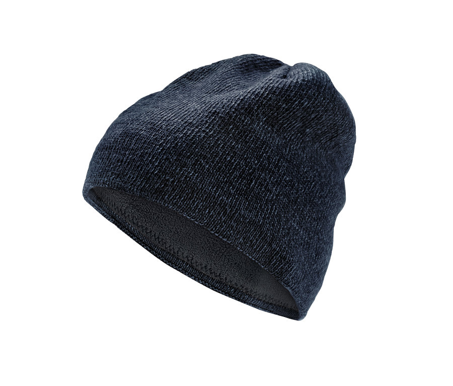 Tmavomodrá pletená čiapka.