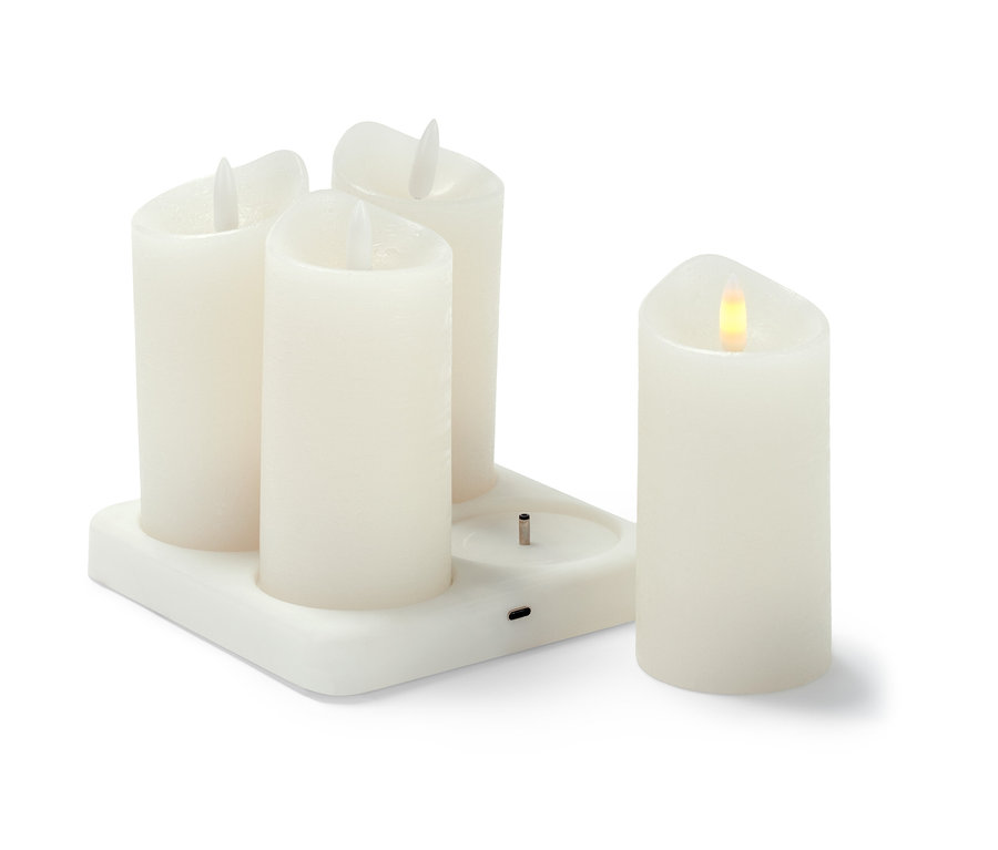 Štyri LED sviečky z pravého vosku s akumulátorom a nabíjacou stanicou.