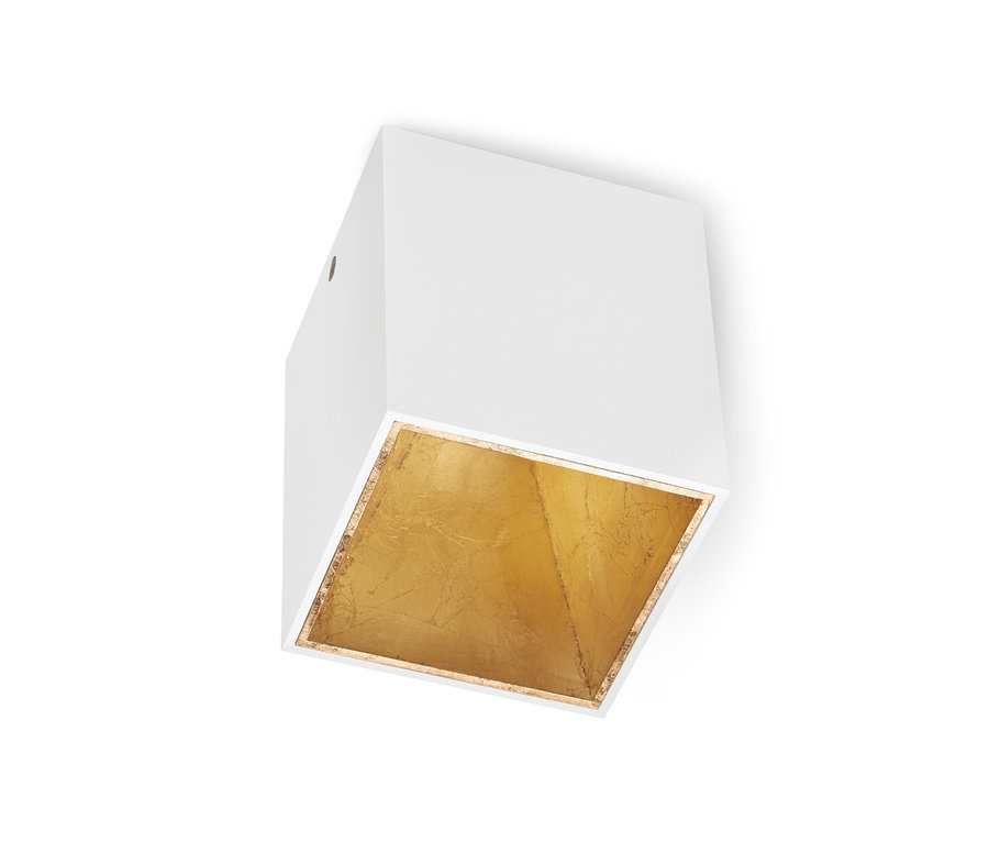 Biele stropné LED svietidlo so zlatým vnútrom.
