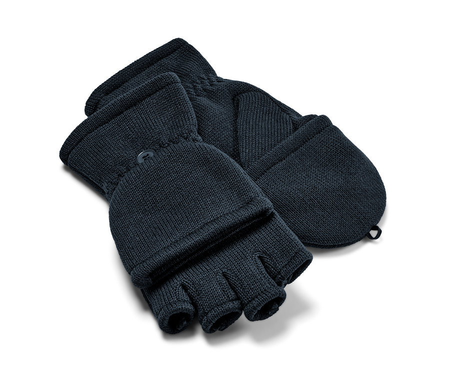 Dvoje detské palčiaky s príklopkou z pleteného flaušu ležia na sebe.