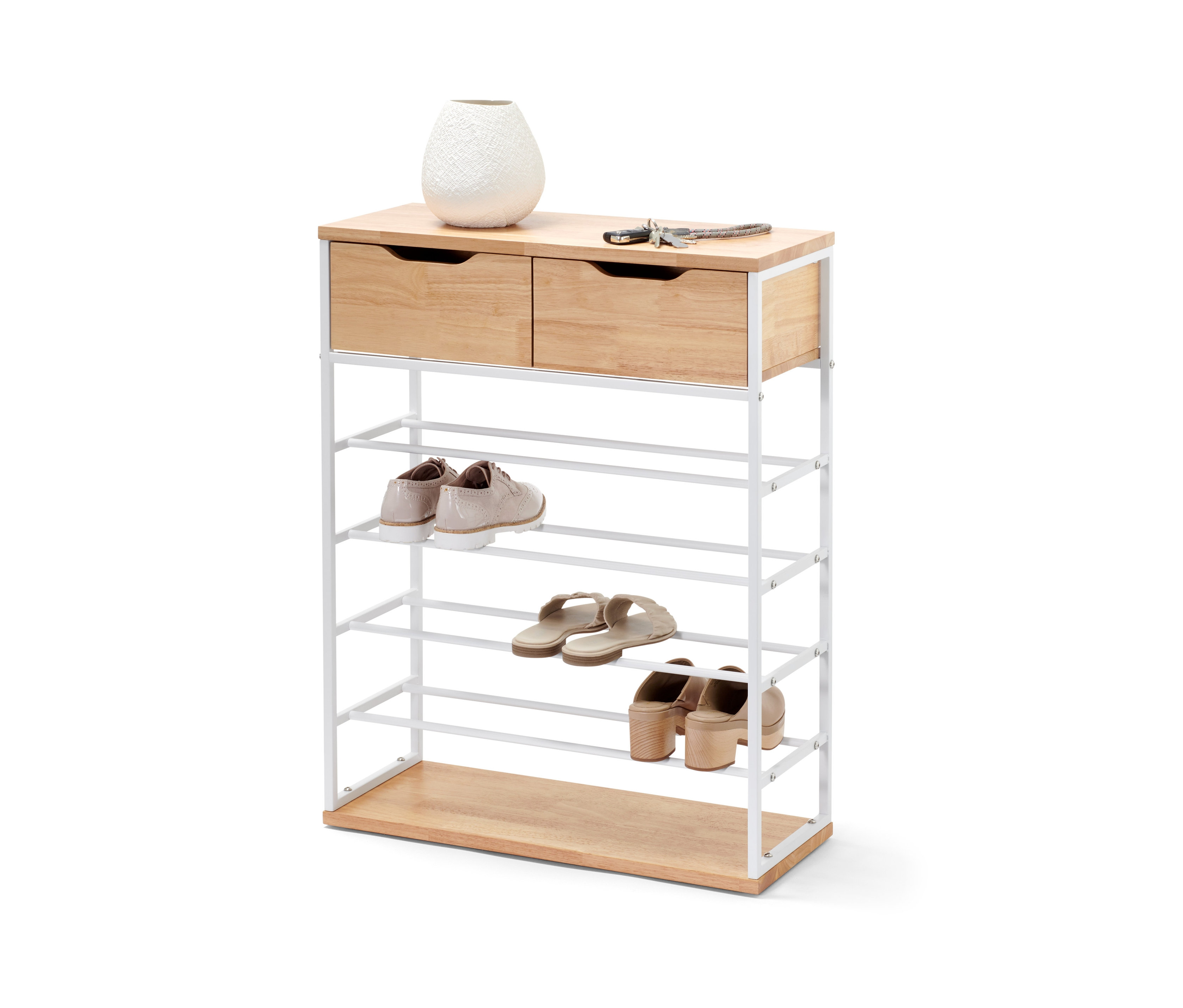 Regál na topánky so zásuvkami s vázou a kľúčmi navrchu a tromi pármi topánok na policiach.
