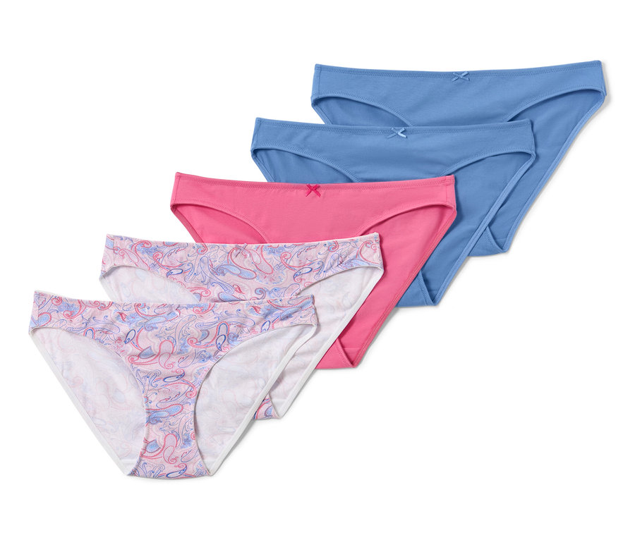 Päť nohavičiek s celoplošnou potlačou leží na sebe v diagonálnej línii.