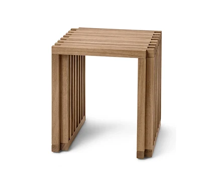 Vysúvací stolček z dreva.