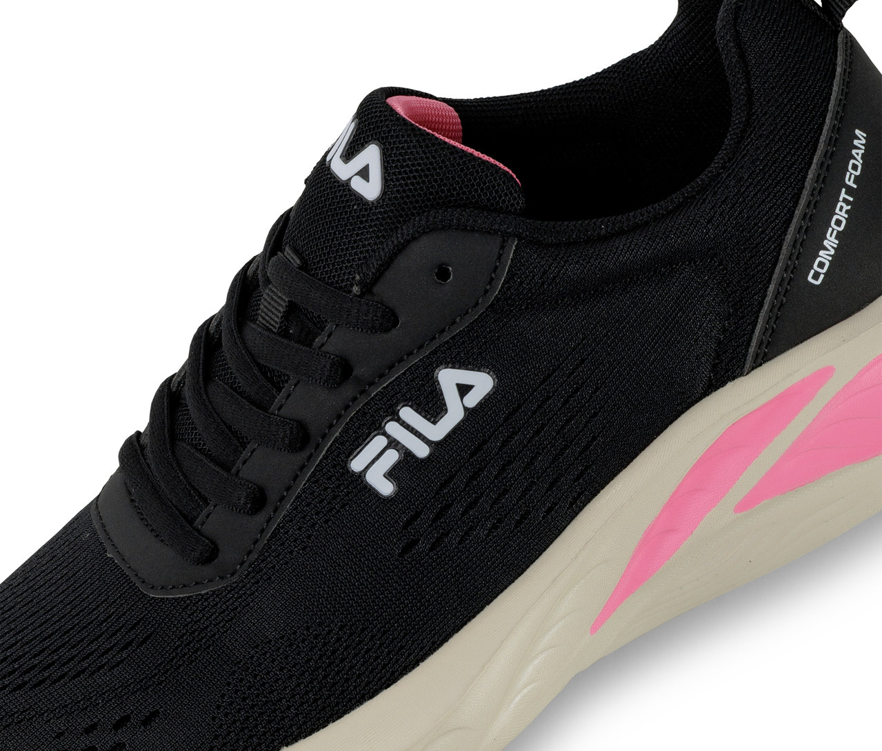 Detail čiernej dámskej tenisky FILA Specctris.