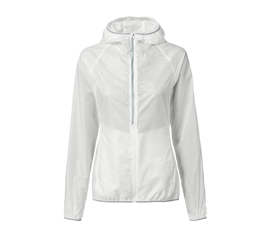 Biela ľahká bežecká bunda s kapucňou a strieborným zipsom.