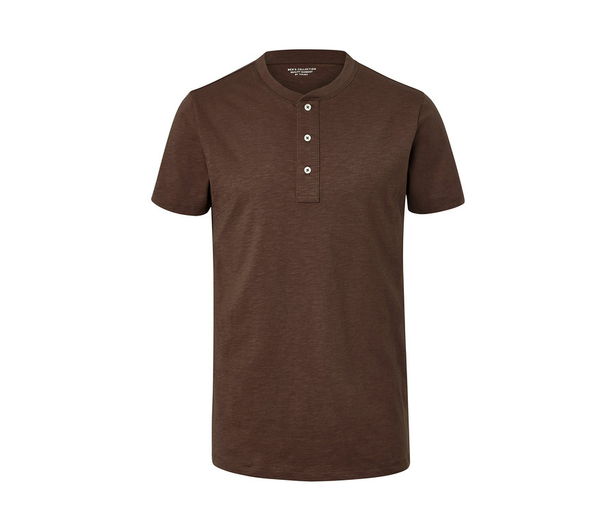 Hnedé henley tričko s krátkymi rukávmi.