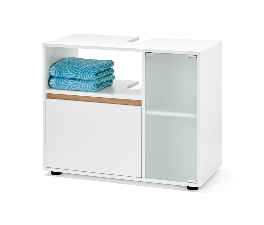 Skrinka pod umývadlo, kúpeľňa s uterákmi.