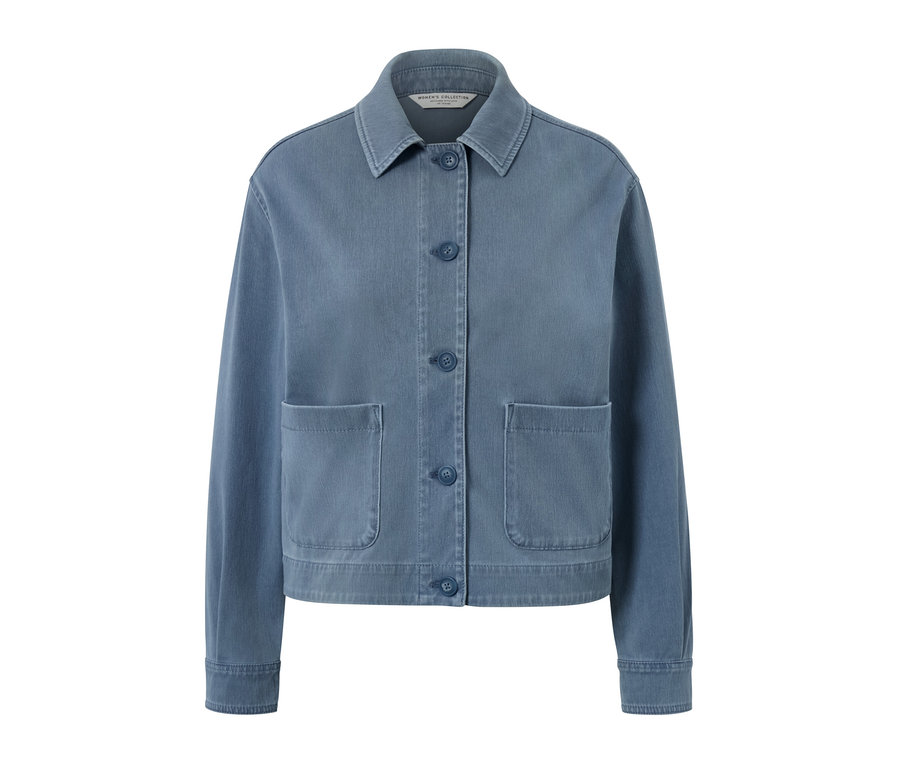 Modrá džínsová bunda s gombíkmi a vreckami.