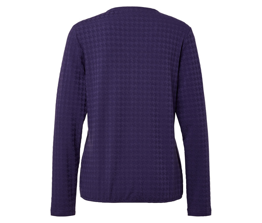 Pohľad zozadu na fialové dámske tričko s dlhým rukávom a vzorom kohútej stopy.