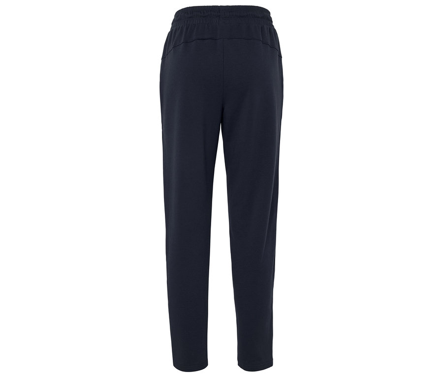 Tmavo modré tepláky s elastickým pásom.