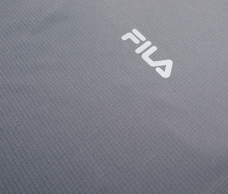 Sivé tričko Fila s bielym logom.