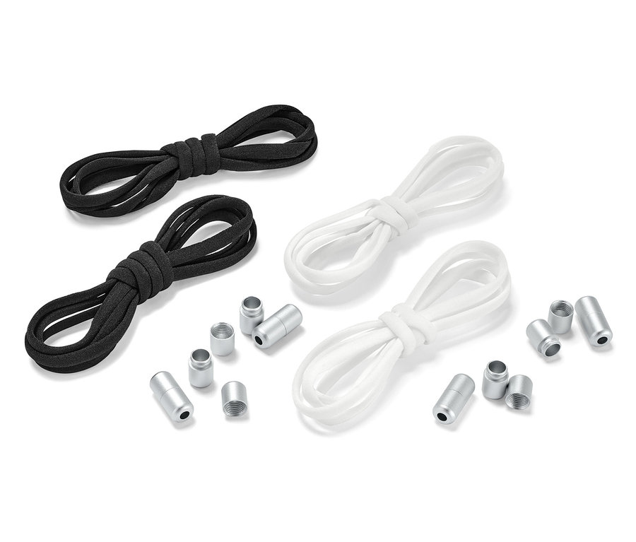 Dva páry elastických šnúrok, jeden čierny a jeden biely, ležia vedľa seba s kovovými koncovkami.