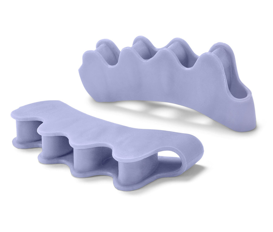 Dva fialové oddeľovače prstov na nohách na bielom pozadí.