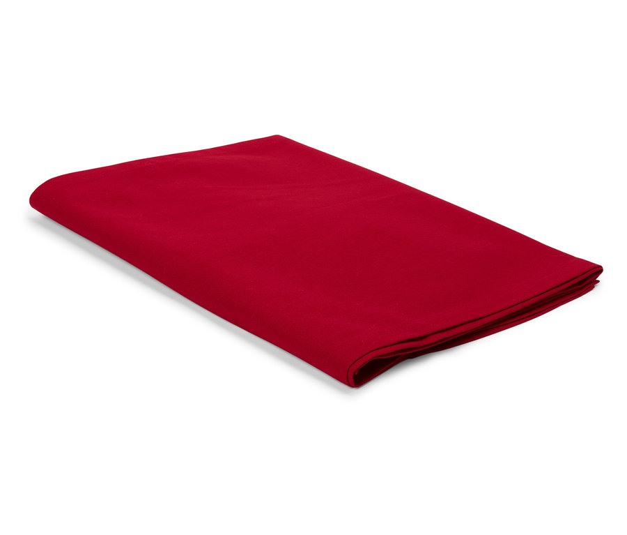 Červená látka zložená na bielom pozadí.