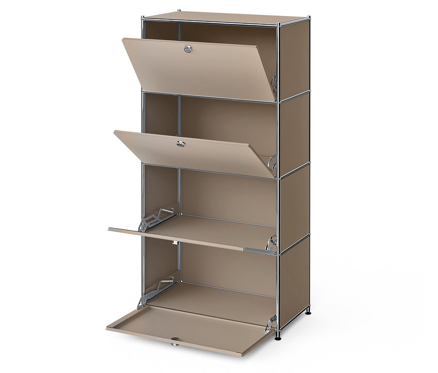 Béžová skriňa s tromi výklopnými dvierkami a dvoma otvorenými policami.