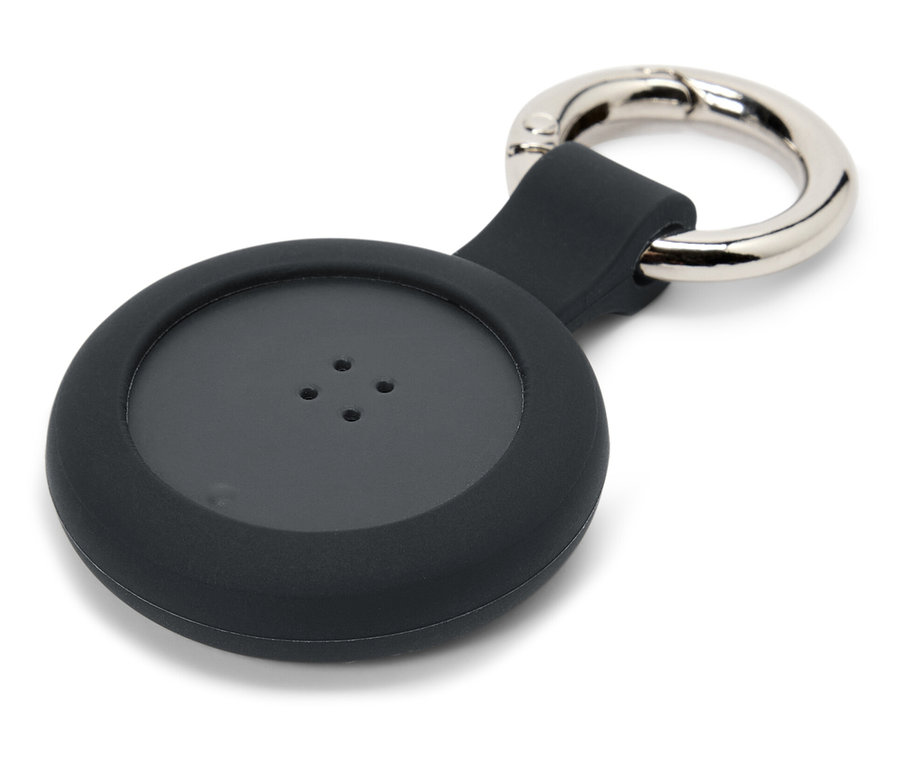 Čierne puzdro na prívesok s kovovým krúžkom.