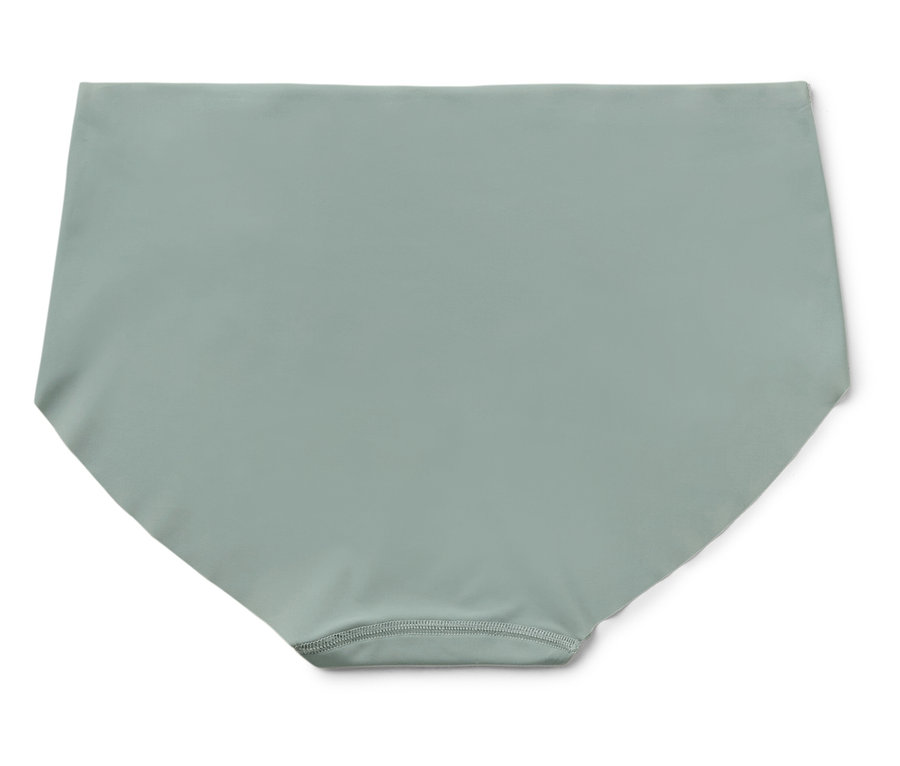 Svetlomodré nohavičky s vysokým pásom ležia na bielom pozadí.