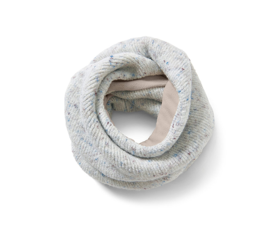 Pletený kruhový šál s fleecom.