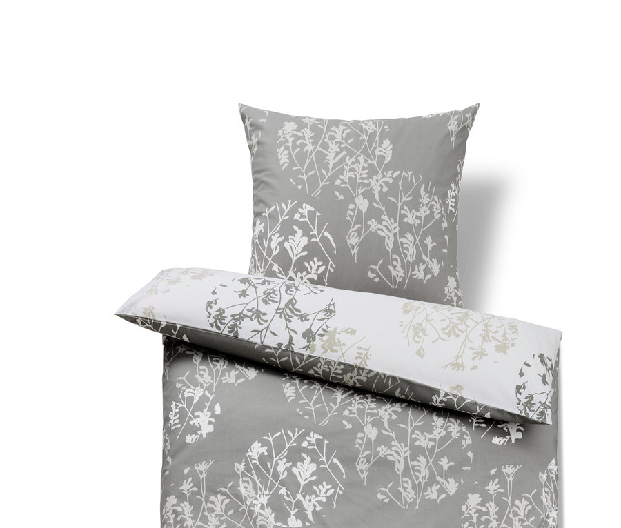 Sivá posteľná bielizeň renforcé štandardnej a nadmernej veľkosti s kvetinovým vzorom.