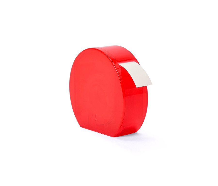 Červený zásobník na etikety s bielou etiketou.