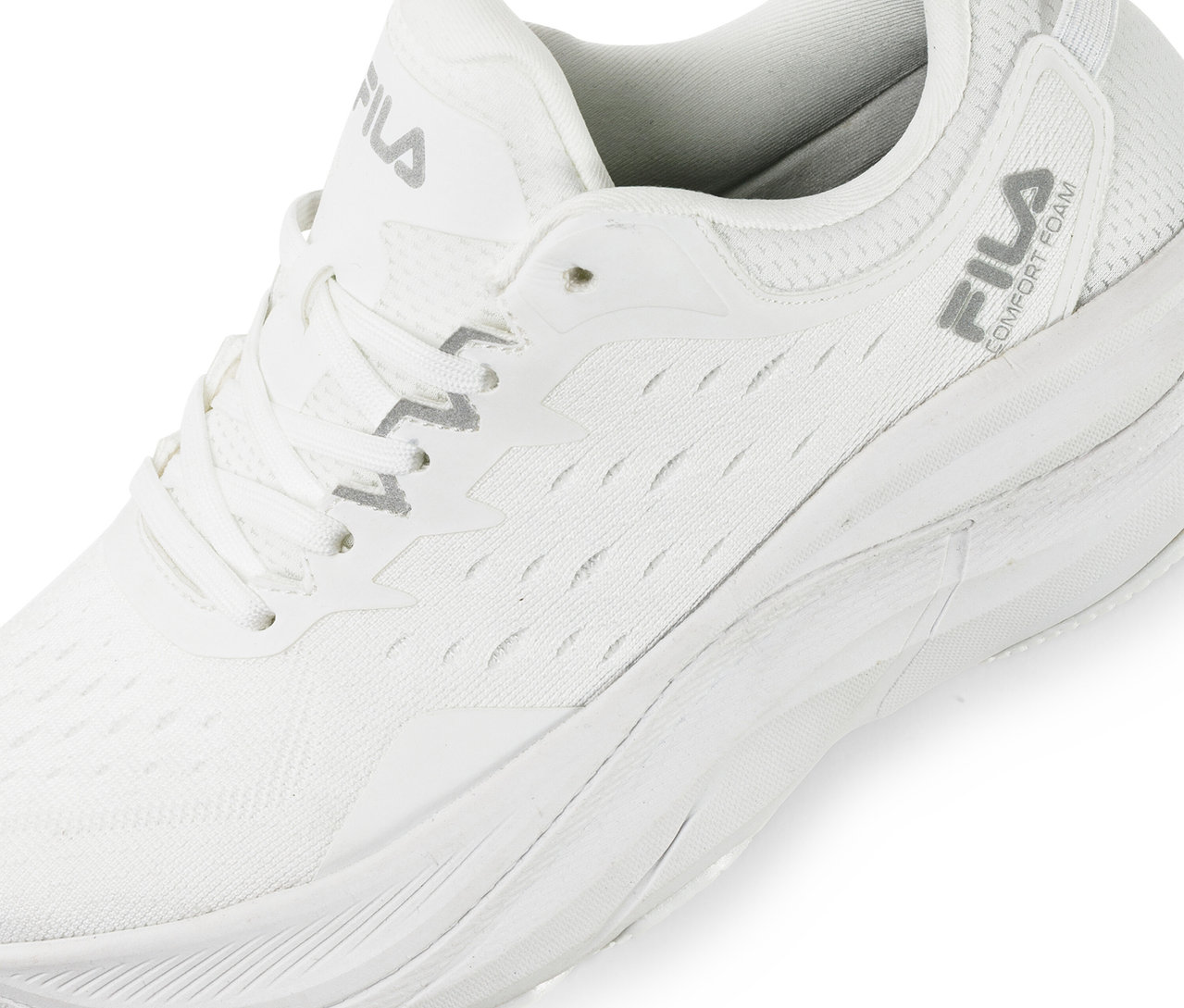 Detailný záber na bielu dámsku tenisku FILA Retron.
