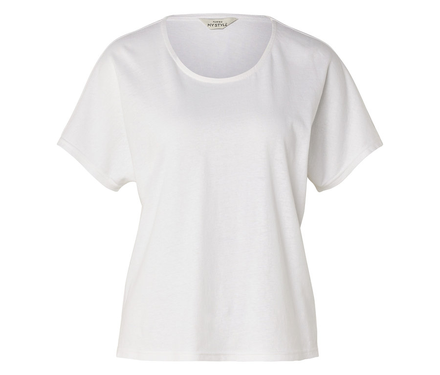 Biele tričko s krátkymi rukávmi a okrúhlym výstrihom.