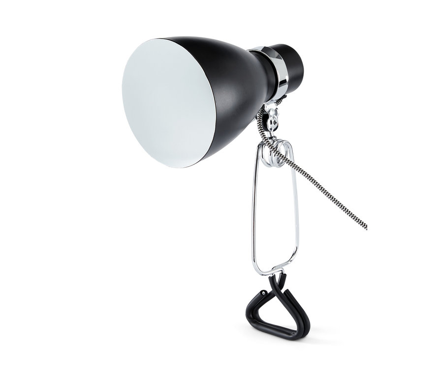 Čierna lampa so svorkou.