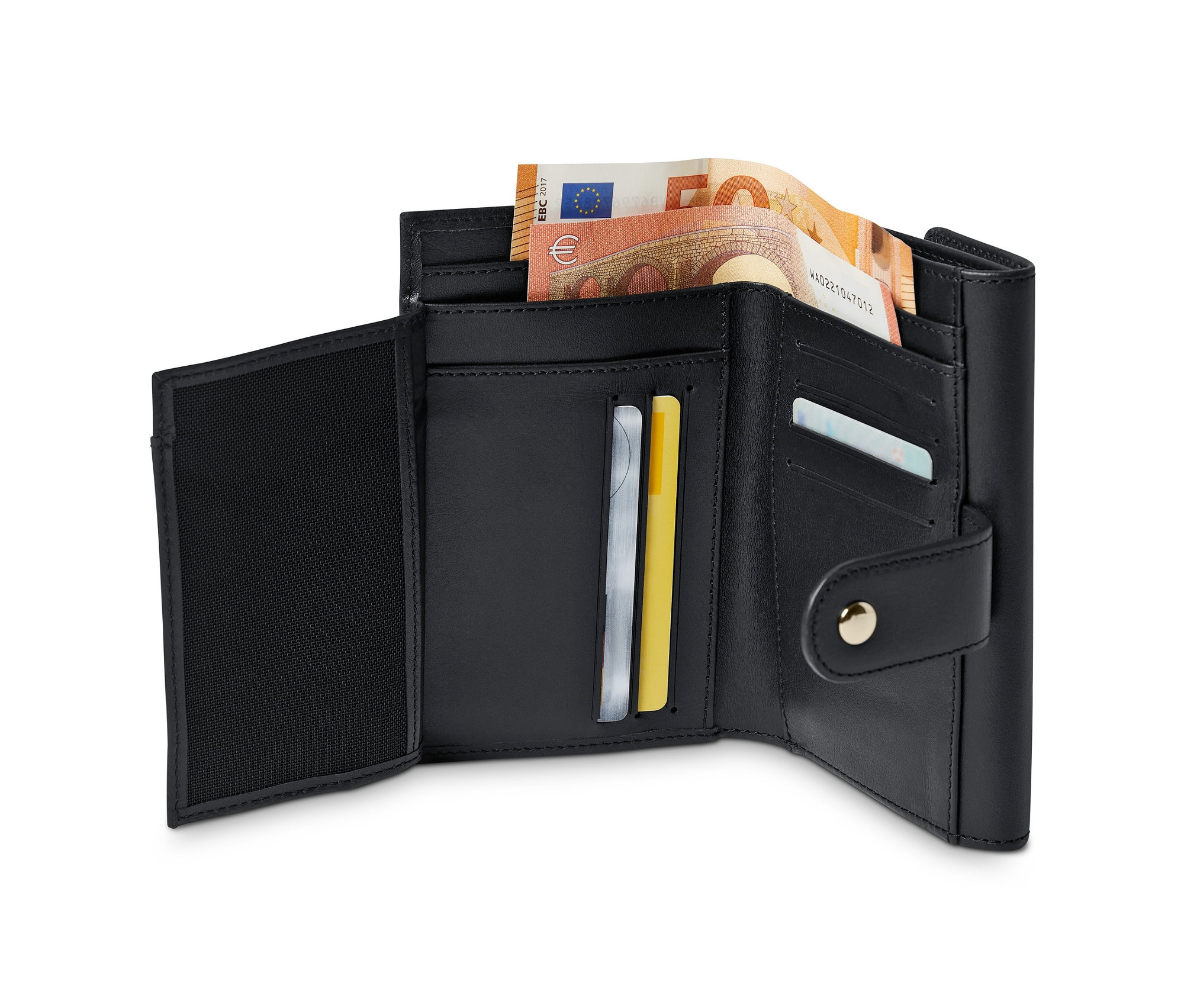 Otvorená kožená peňaženka s bankovkami a kartami.