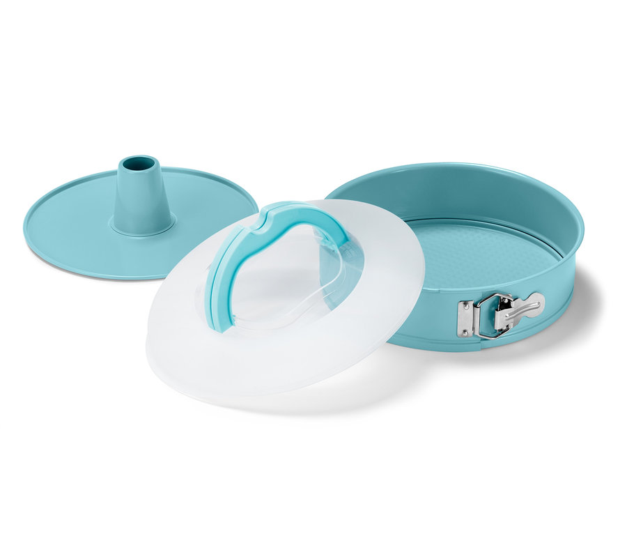 Modrá tortová forma s vekom a podnosom na tortu.