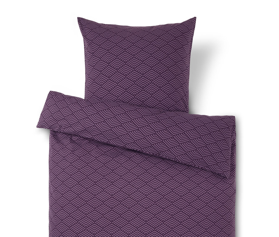 Fialové obliečky s geometrickým vzorom.