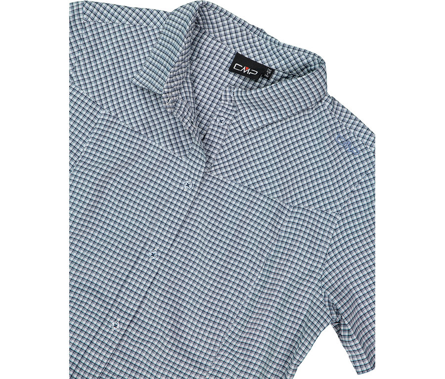 Detailný záber na károvanú košeľu CMP s krátkym rukávom v modro-bielej farbe.