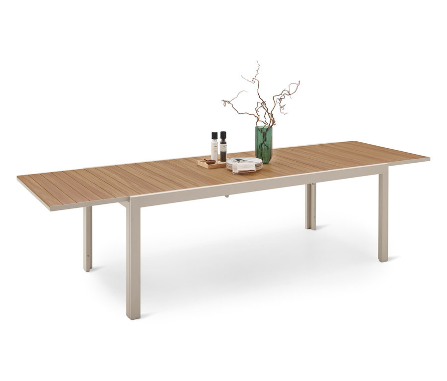 Jedálenský stôl s drevenou doskou, svetlosivým rámom a dekoráciou stola s vázou a korením.