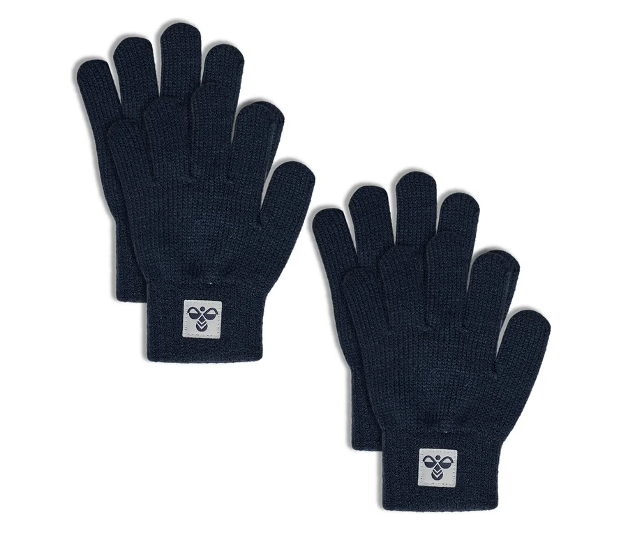 Dva páry modrých pletených rukavíc hummel® HMLJR Knit Gloves 2P s nášivkou loga na manžetách.