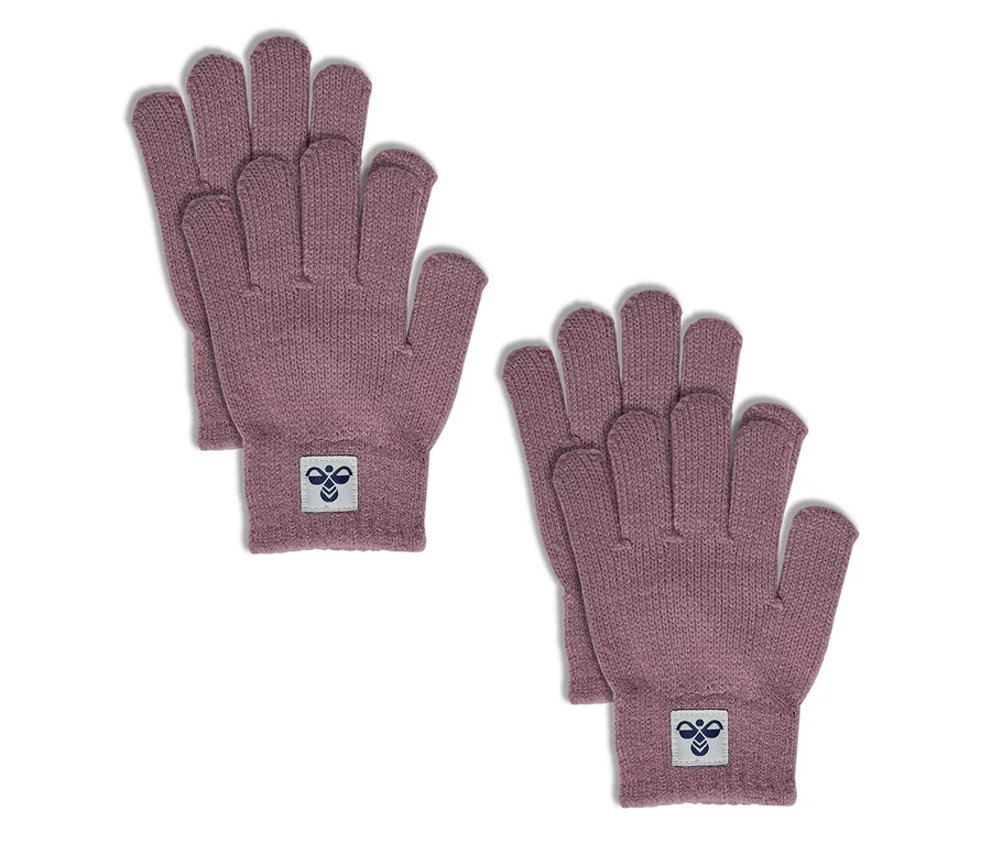 Dva páry fialových pletených rukavíc hummel® „HMLJR Knit Gloves 2P“ s logom na manžete.