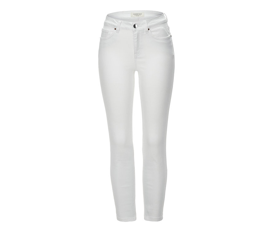 Biele džínsy slimfit na bielom pozadí.