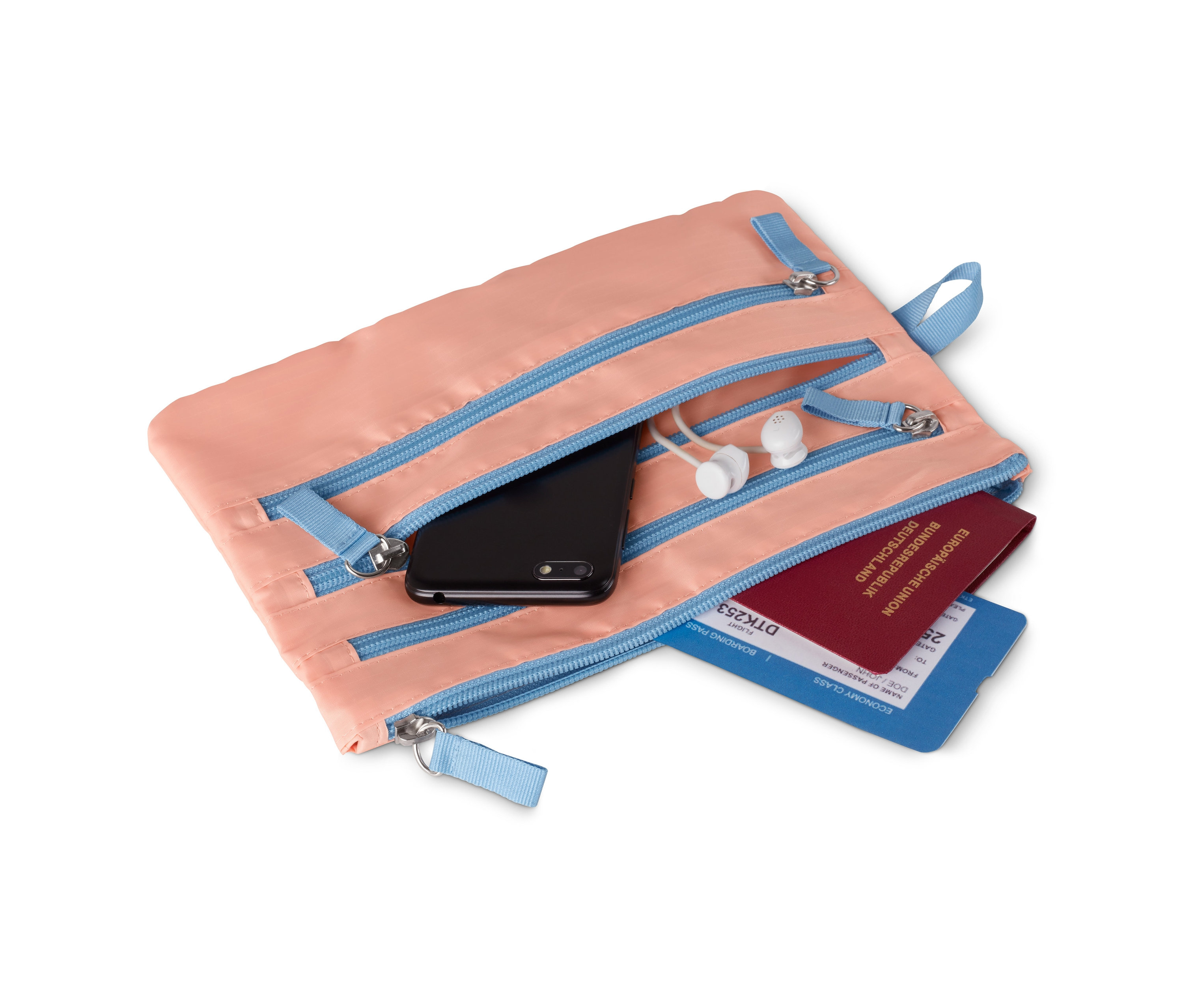 Telefón, slúchadlá, pas a letenka sú v organizéri do kabelky.