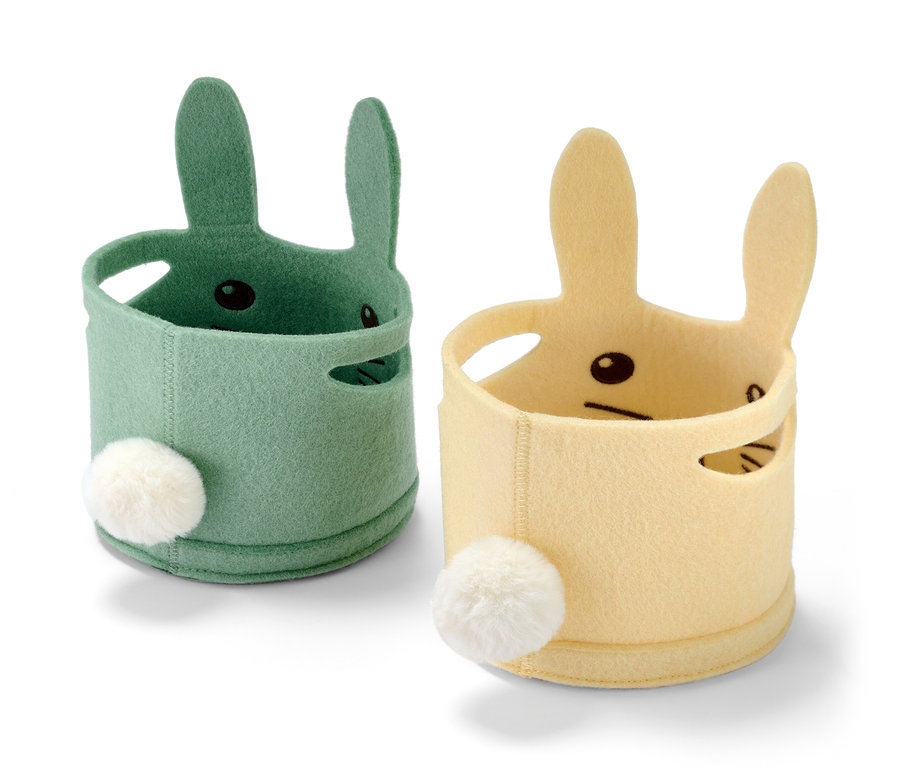 Dva veľkonočné košíčky v tvare králika, jeden zelený a jeden žltý.