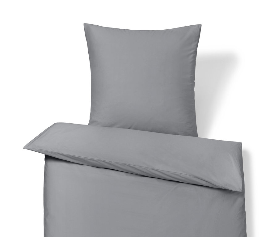 Sivá posteľná bielizeň z bavlny a saténu štandardnej a nadmernej veľkosti.