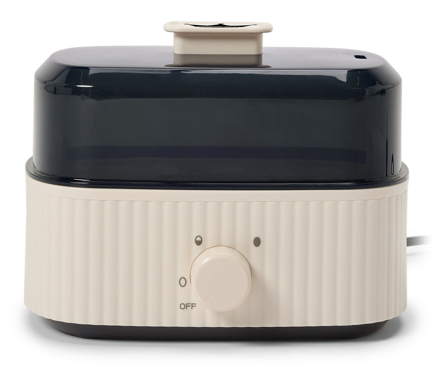 Biely parný hrniec s čiernou priehľadnou nádobou a otočným ovládačom.