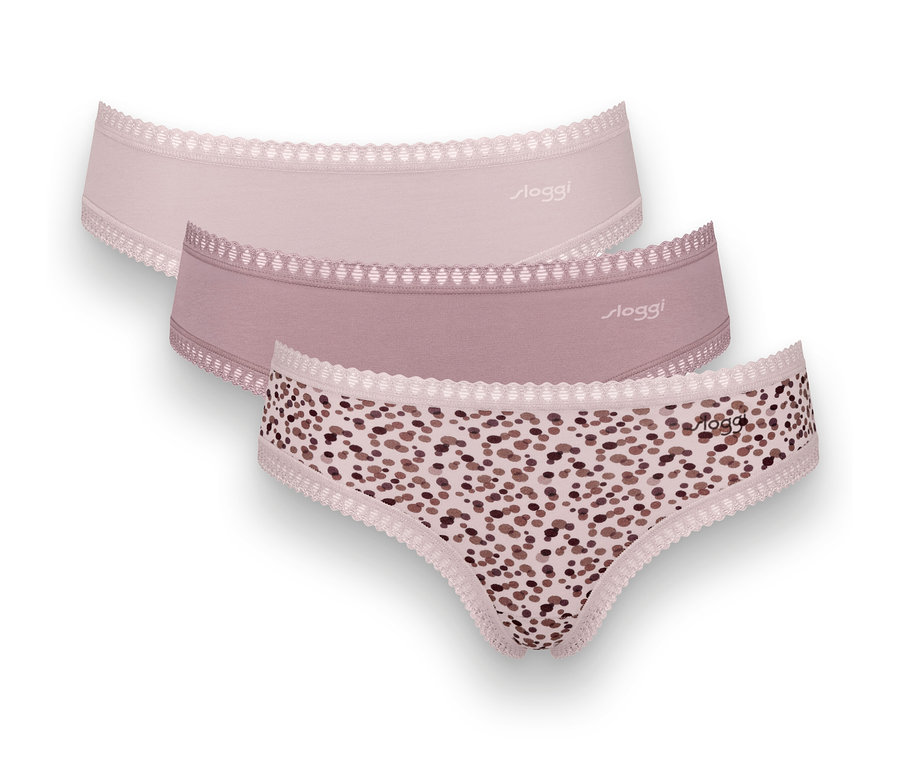 Troje nohavičiek sloggi GO Crush Hipster C3P v rôznych farbách.