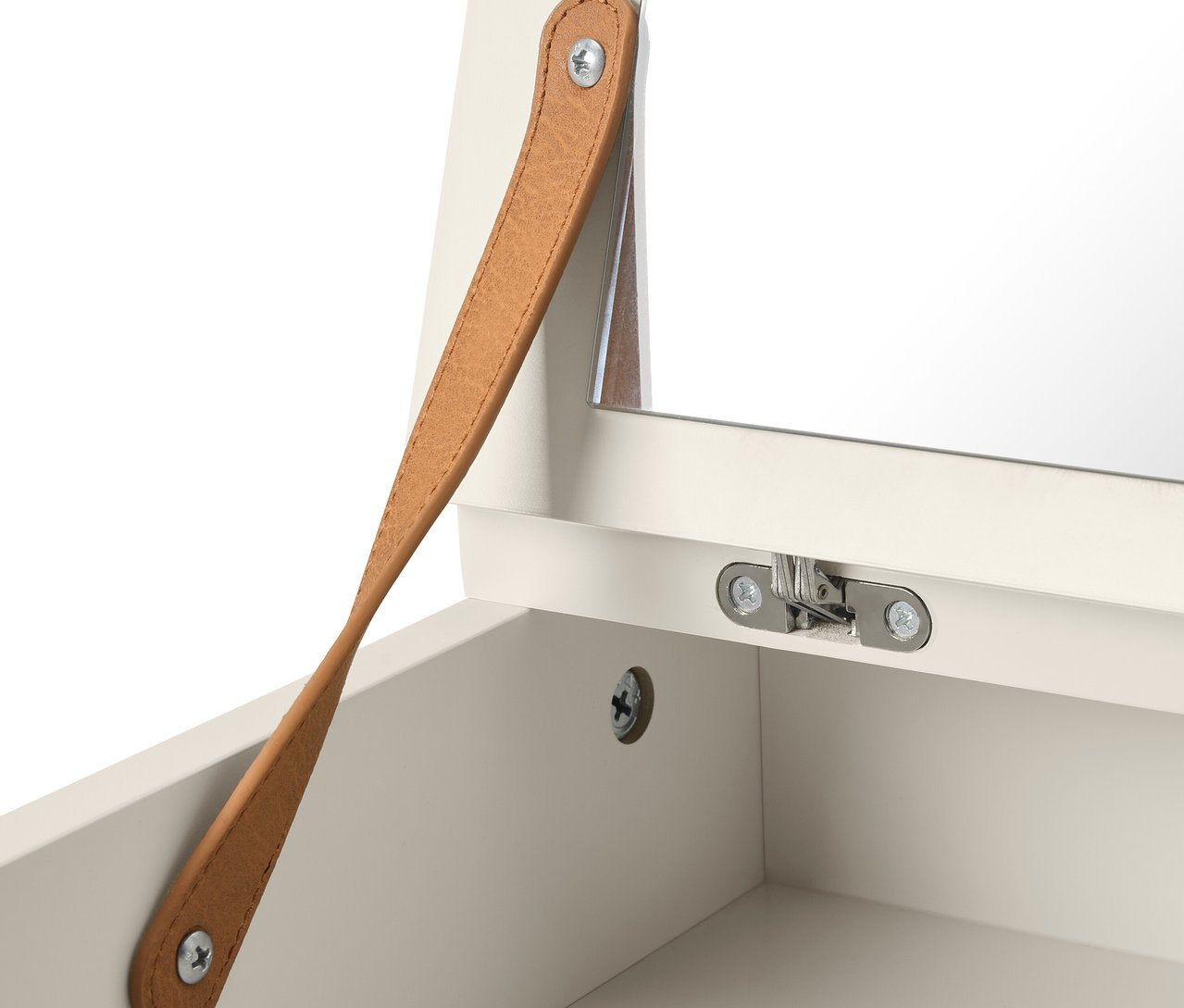 Detail komody »LEEG« so 4 zásuvkami a zrkadlom.