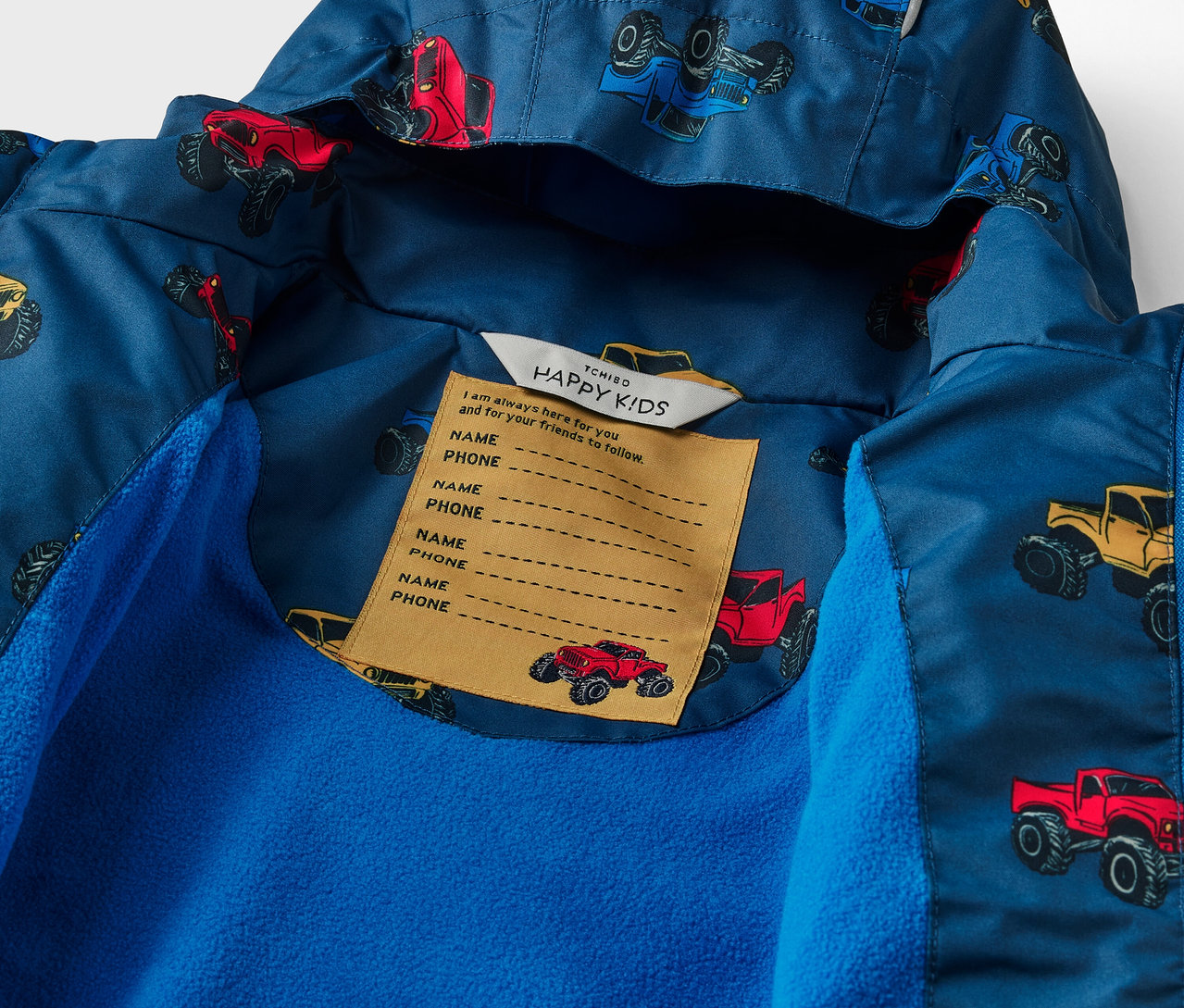 Detail detskej termo bundy do dažďa s potlačou Monstertruck.