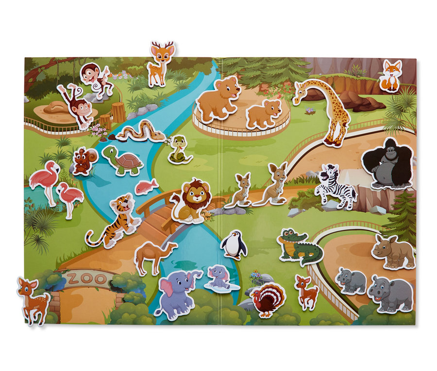 Otvorená magnetická hracia knižka s ilustráciou ZOO a magnetkami zvierat.