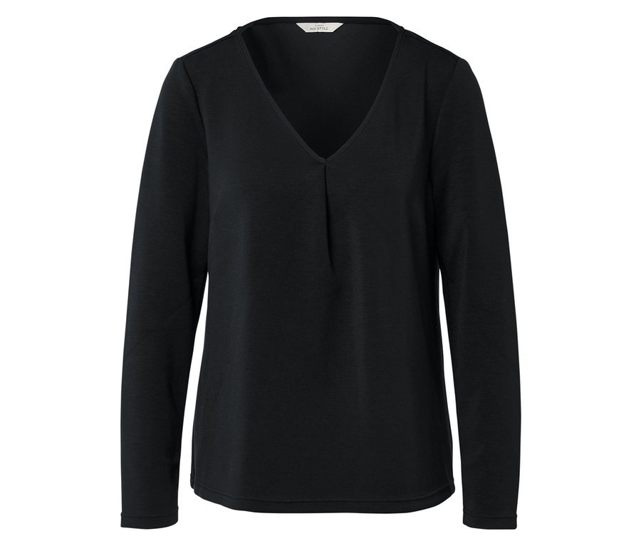 Čierna blúzka s dlhými rukávmi a véčkovým výstrihom.